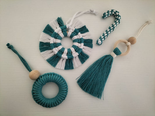 Lot de 4 suspensions turquoise et blanche en macramé